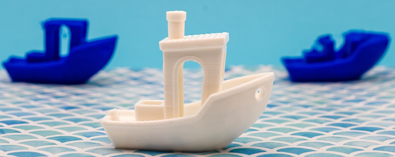 3d printed benchy boat that is used as a benchmark for testing 3d printers